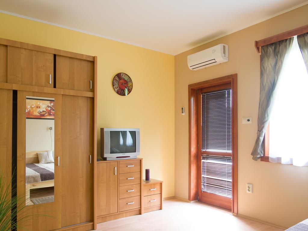 Aqua Apartman Gyula Habitación foto